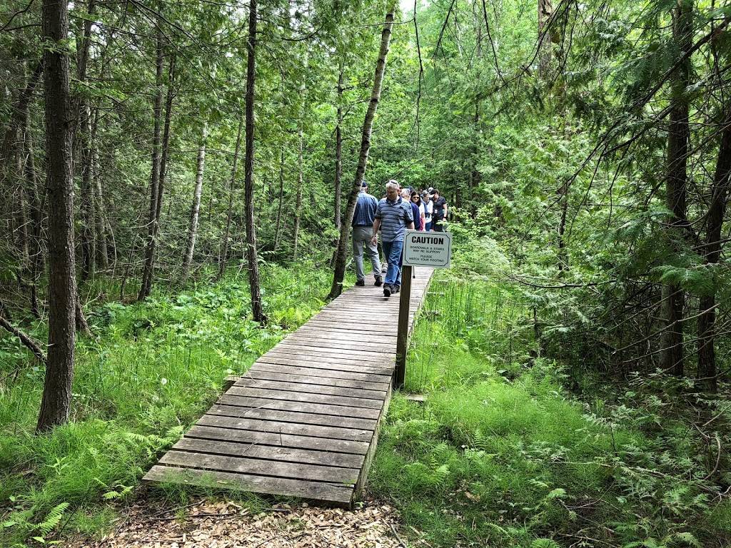 The Franklin Fishing Club | restaurant | 72 Franklin Rd, Mount Albert, ON L0G 1M0, Canada | 9054731469 OR +1 905-473-1469