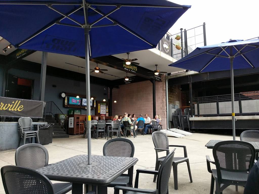 Peanuts Bar & Grill | restaurant | 22 W Chicago Ave, Naperville, IL 60540, USA | 6303695200 OR +1 630-369-5200