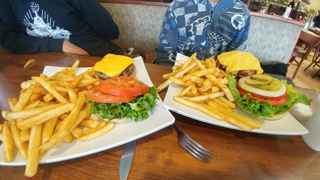 Campus Diner | restaurant | 5470 Cass Ave, Detroit, MI 48202, USA | 3138324817 OR +1 313-832-4817