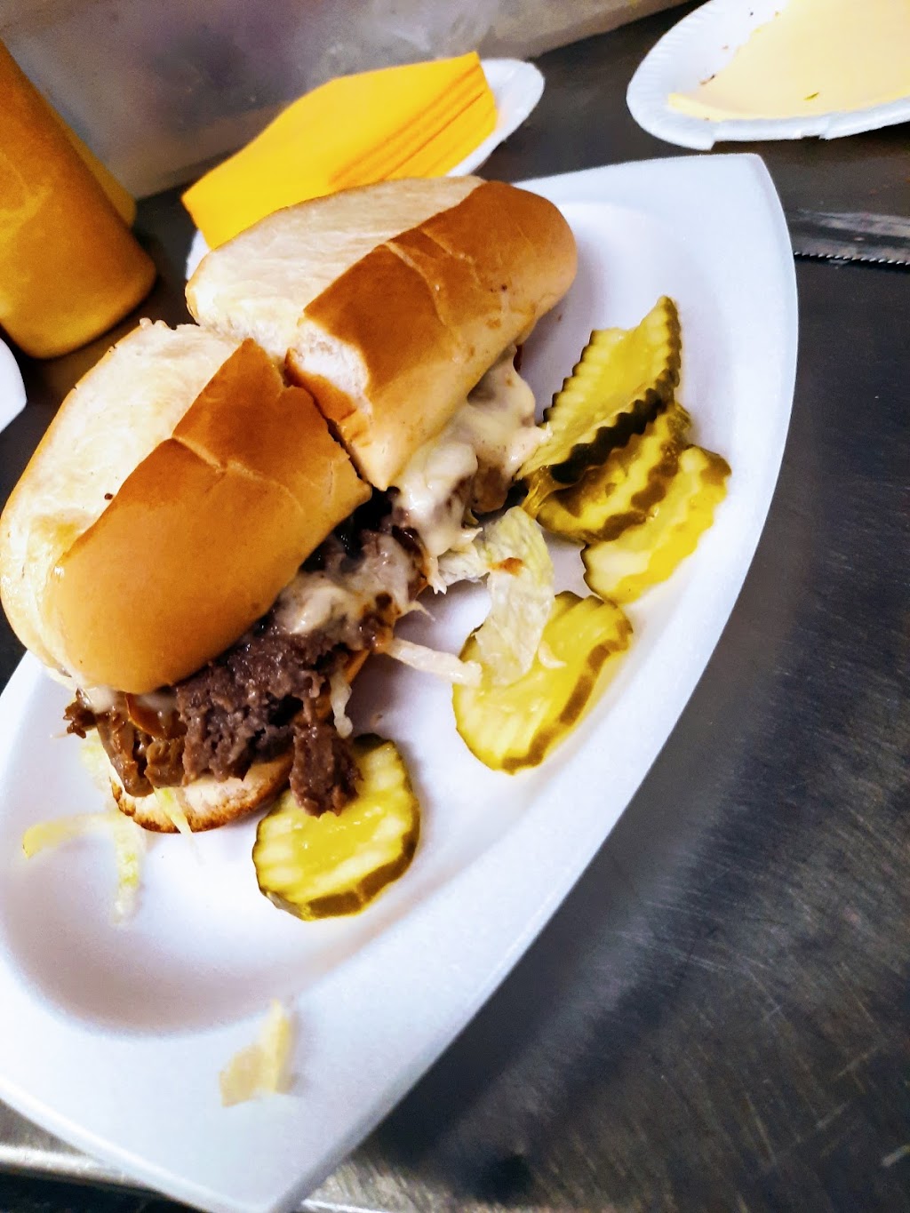 Dubs Drive-In | restaurant | 703 US-2, Sandpoint, ID 83864, USA | 2082634300 OR +1 208-263-4300