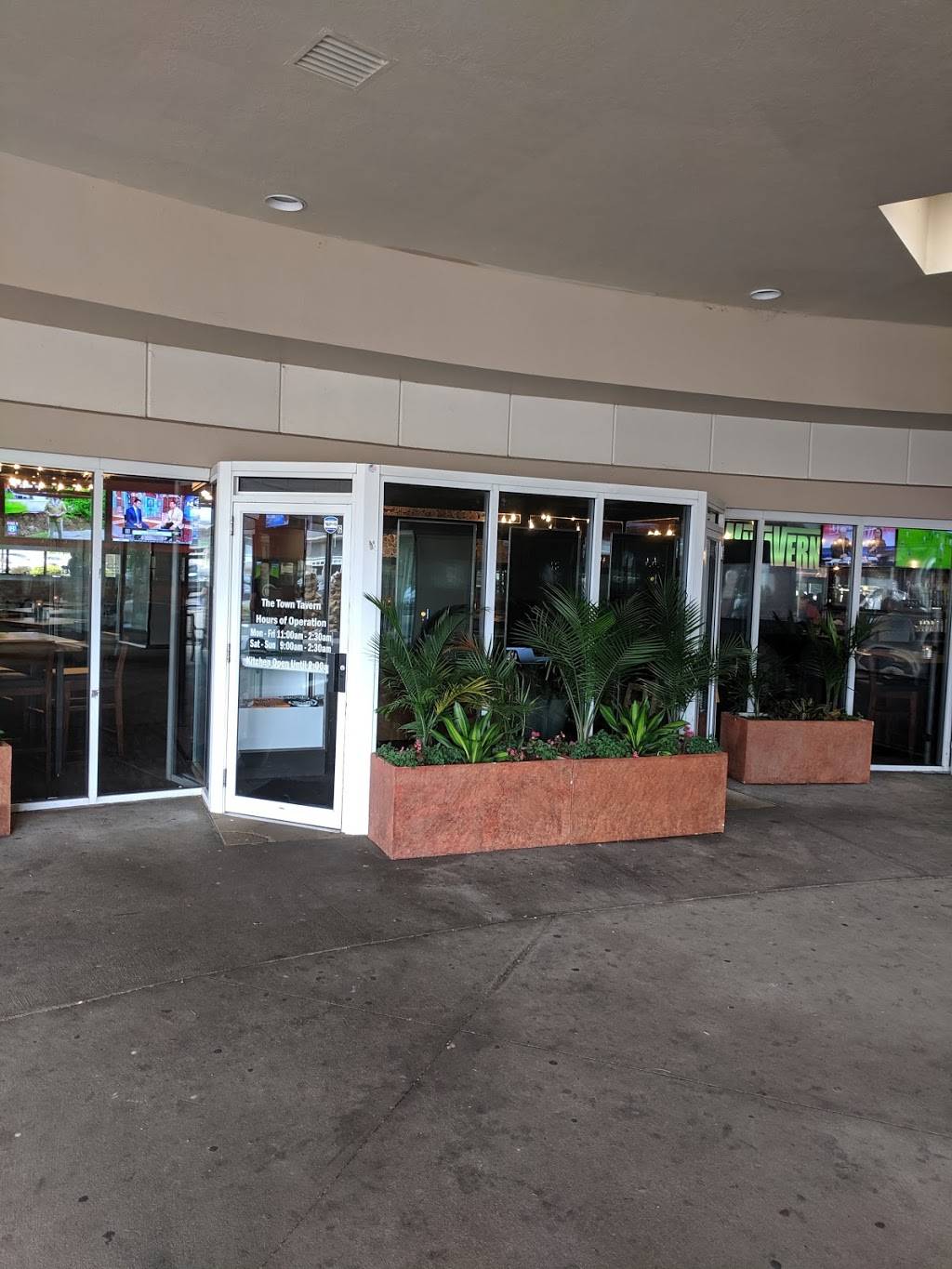 The Town Tavern | restaurant | 1840 Town Park Blvd, Uniontown, OH 44685, USA | 3308964433 OR +1 330-896-4433