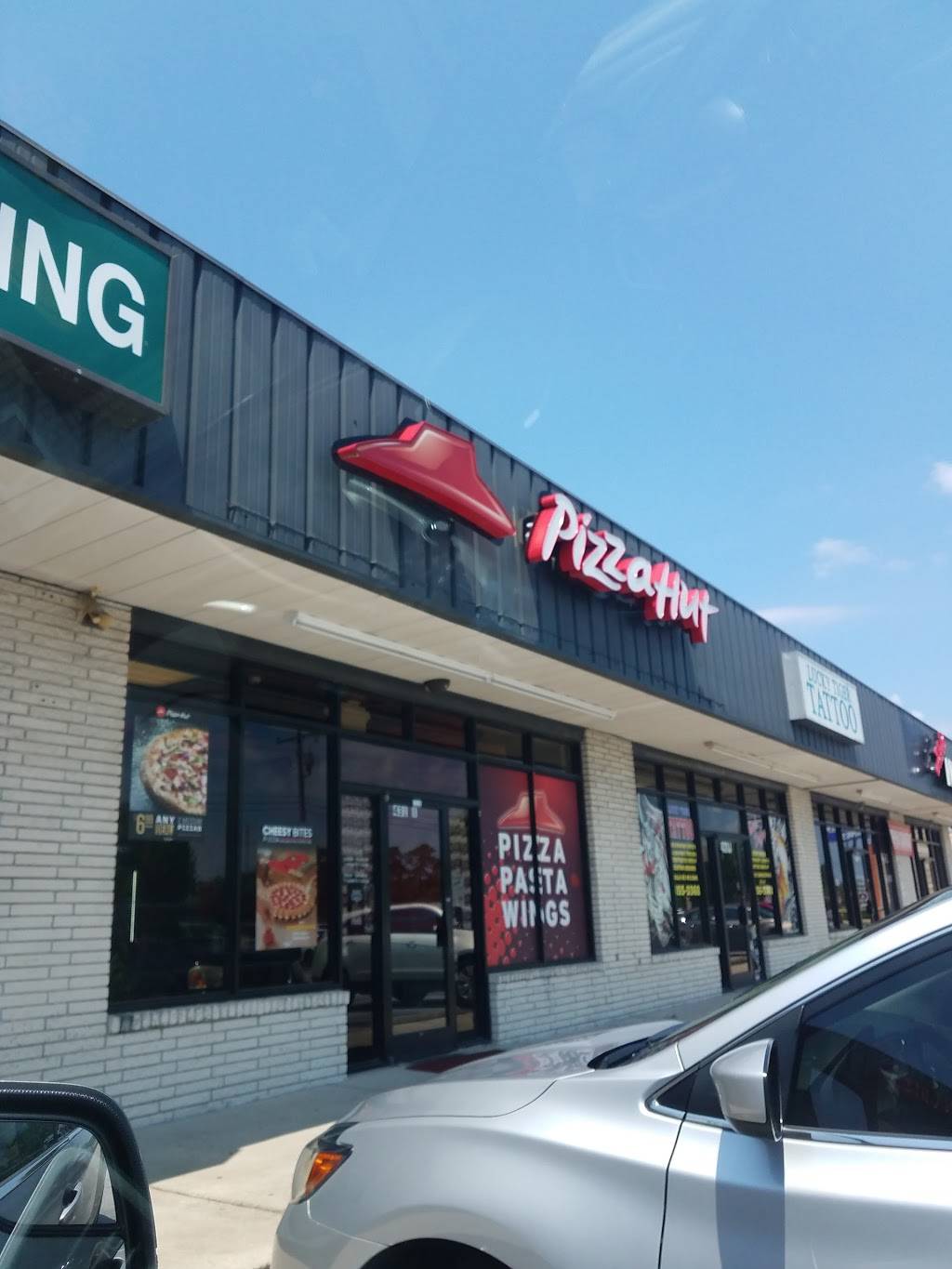 Pizza Hut | meal takeaway | 431 Western Blvd Unit I, Jacksonville, NC 28546, USA | 9103532555 OR +1 910-353-2555