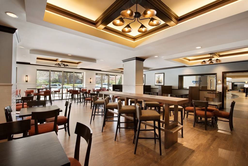 eTown Bistro | restaurant | 1710 Orrington Ave, Evanston, IL 60201, USA | 8475567924 OR +1 847-556-7924