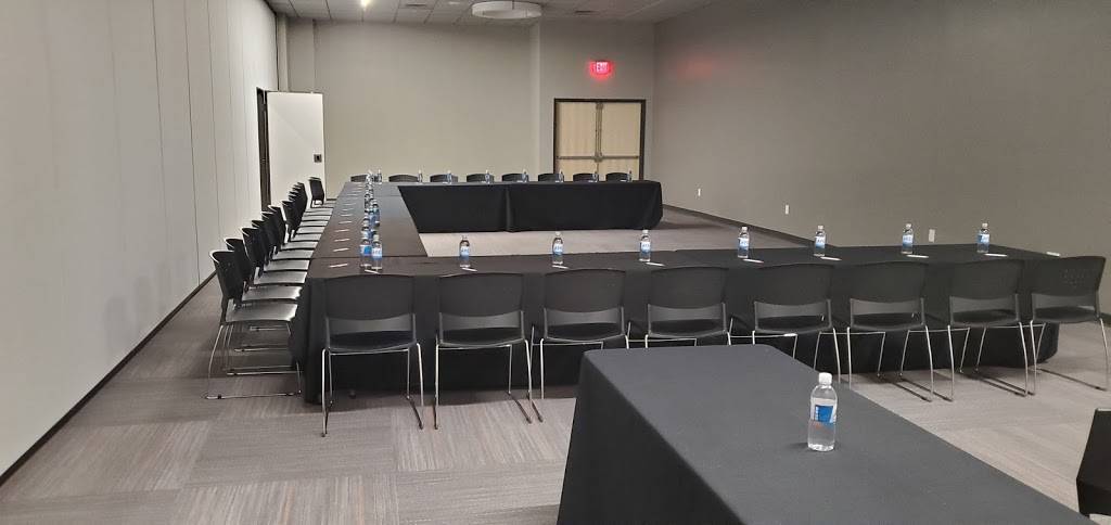 Apex Entertainment Albany | restaurant | 1 Crossgates Mall Rd, Albany, NY 12203, USA | 5184268666 OR +1 518-426-8666