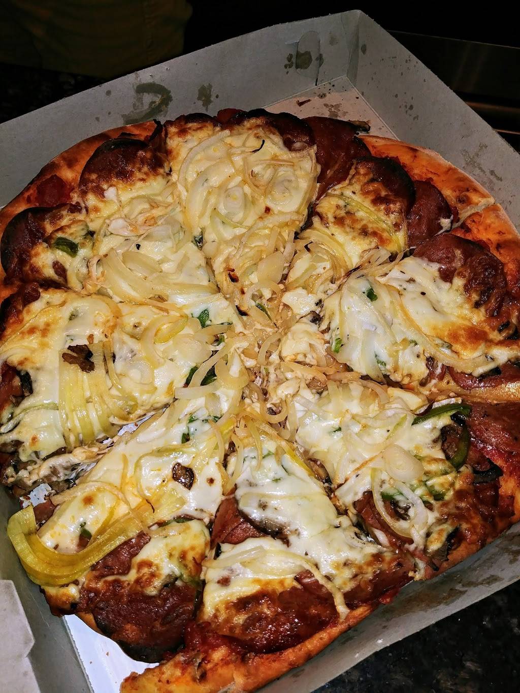 Coronet Pizza | restaurant | 1671 Rue Poirier, Saint-Laurent, QC H4L 1J2, Canada | 5147445847 OR +1 514-744-5847