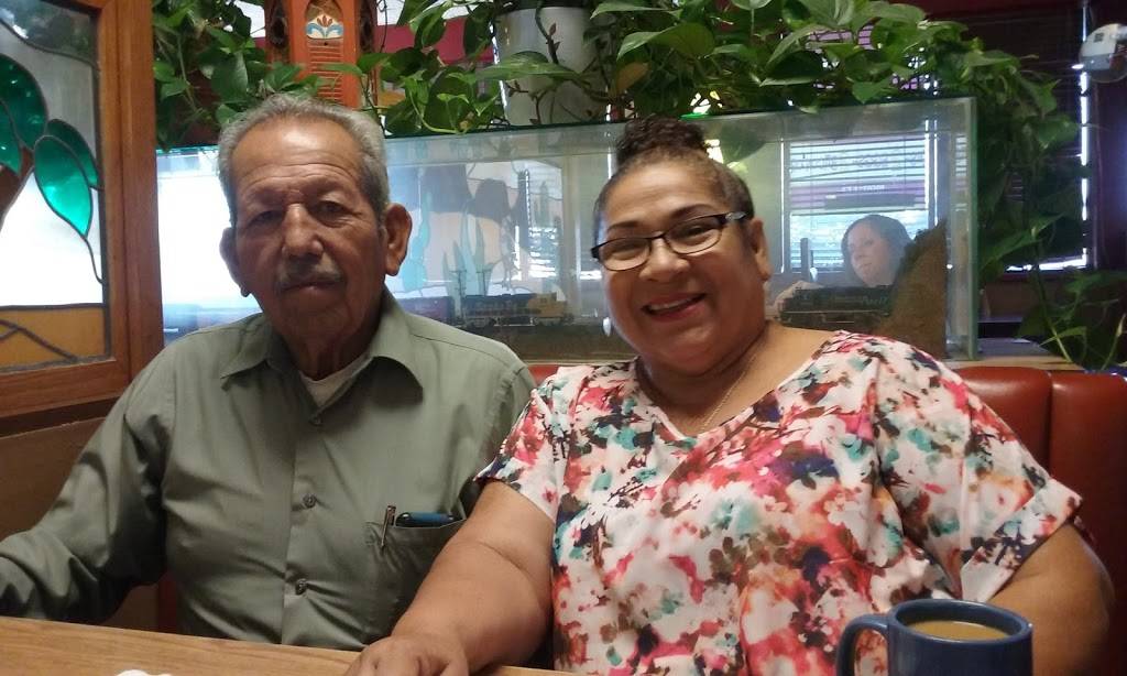 Las Cazuelitas | restaurant | 300 Oak St, Bakersfield, CA 93304, USA | 6616339745 OR +1 661-633-9745