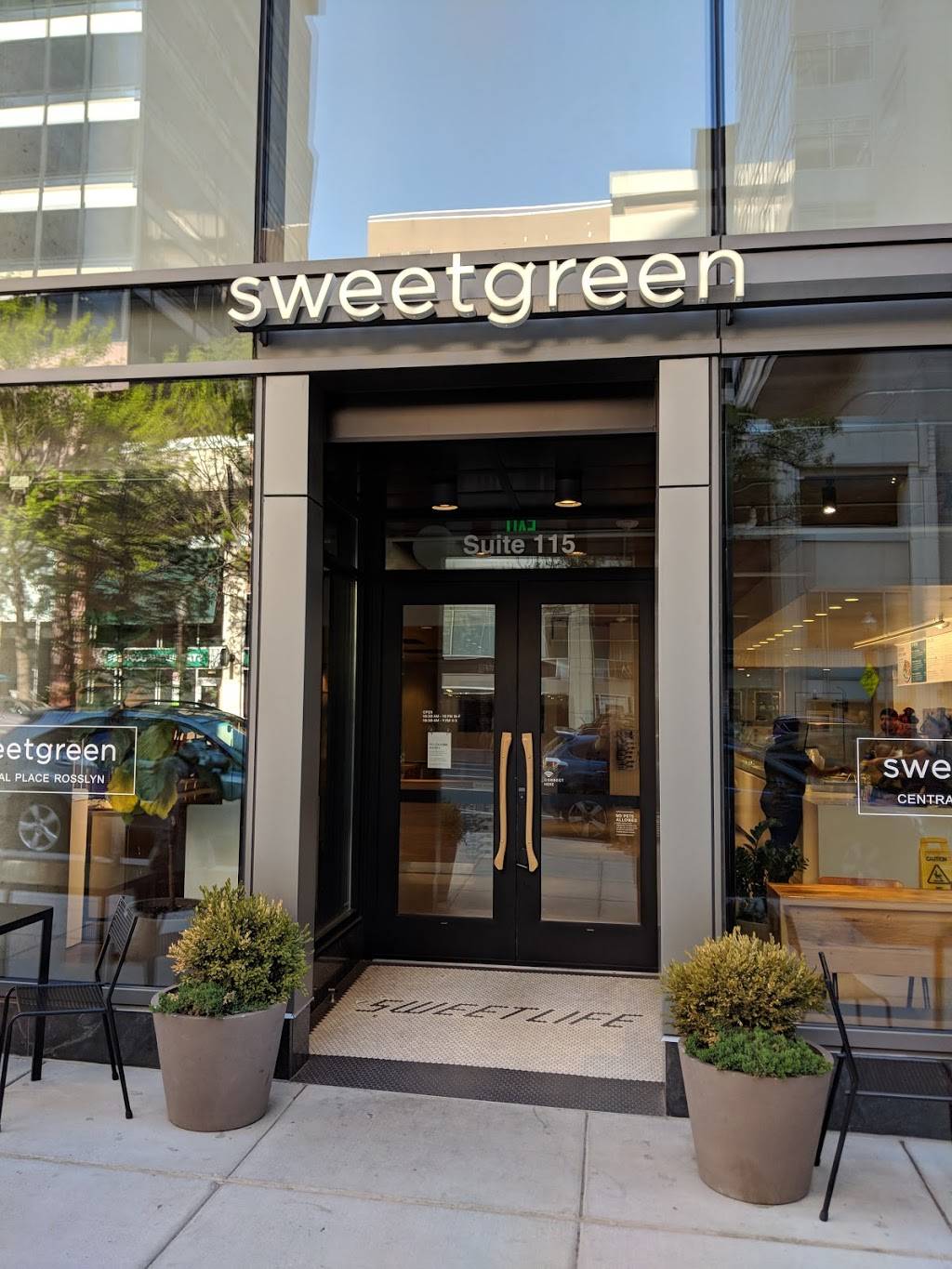 sweetgreen | restaurant | 1800 N Lynn St, Arlington, VA 22209, USA | 7033729009 OR +1 703-372-9009