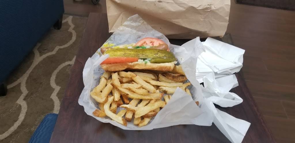 Frannies Beef & Catering | restaurant | 4304 River Rd, Schiller Park, IL 60176, USA | 8476787771 OR +1 847-678-7771