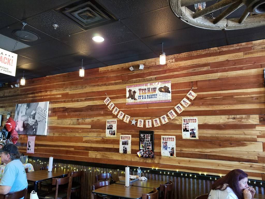Dickeys Barbecue Pit | restaurant | 29273 Central Ave, Lake Elsinore, CA 92532, USA | 9512497977 OR +1 951-249-7977