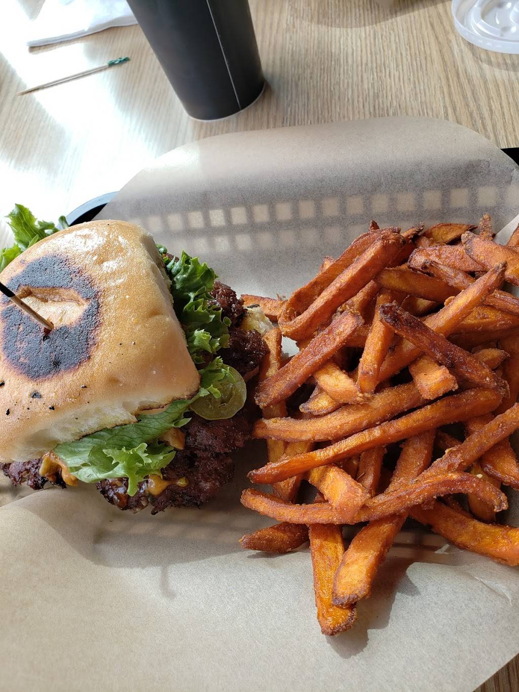 LA Burger | restaurant | 5800 N Tarrant Pkwy #110, Fort Worth, TX 76244, USA | 8175762898 OR +1 817-576-2898