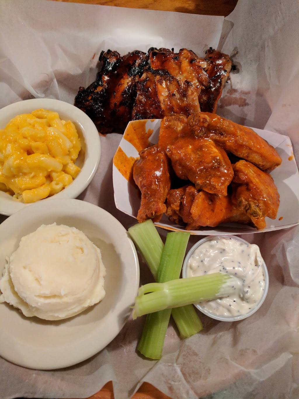 Hogbodys Bar and Grill | restaurant | 10440 Bayshore Rd, North Fort Myers, FL 33917, USA | 2395438800 OR +1 239-543-8800