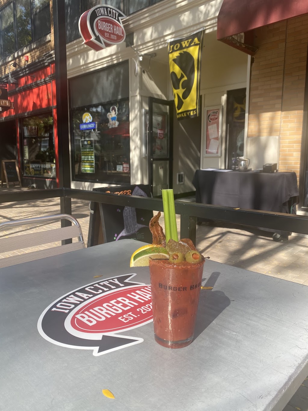 Burger Haul | restaurant | 112 E College St, Iowa City, IA 52240, USA | 3193543837 OR +1 319-354-3837