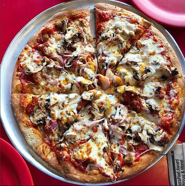 Extreme Pizza | restaurant | 104 Vintage Way, Novato, CA 94945, USA | 4158986575 OR +1 415-898-6575