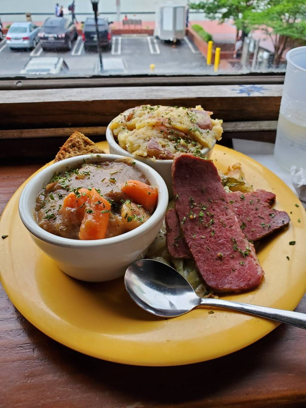 Kevin Barrys Irish Pub | restaurant | 117 W River St, Savannah, GA 31401, USA | 9122339626 OR +1 912-233-9626