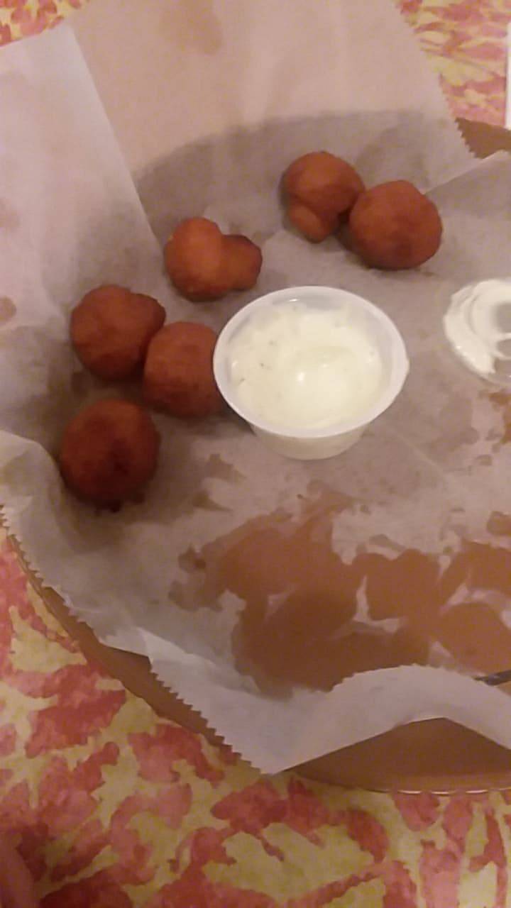 Ginos Pizza & Spaghetti House | meal delivery | 286 E Main St, Milton, WV 25541, USA | 3047439096 OR +1 304-743-9096