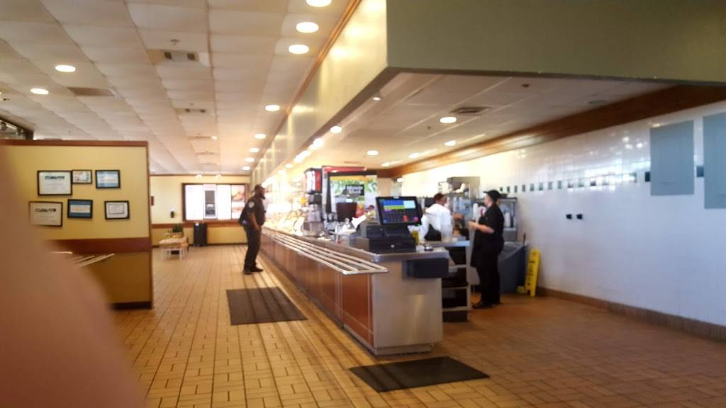 Lubys | restaurant | 125 West Way, Lake Jackson, TX 77566, USA | 9792972216 OR +1 979-297-2216