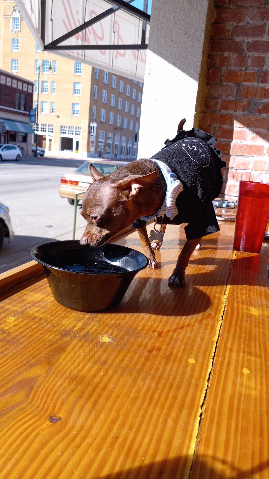 Crazy 8´s Sports Bar & Grill | restaurant | 306 N Oak Ave, Mineral Wells, TX 76067, USA | 9404529055 OR +1 940-452-9055