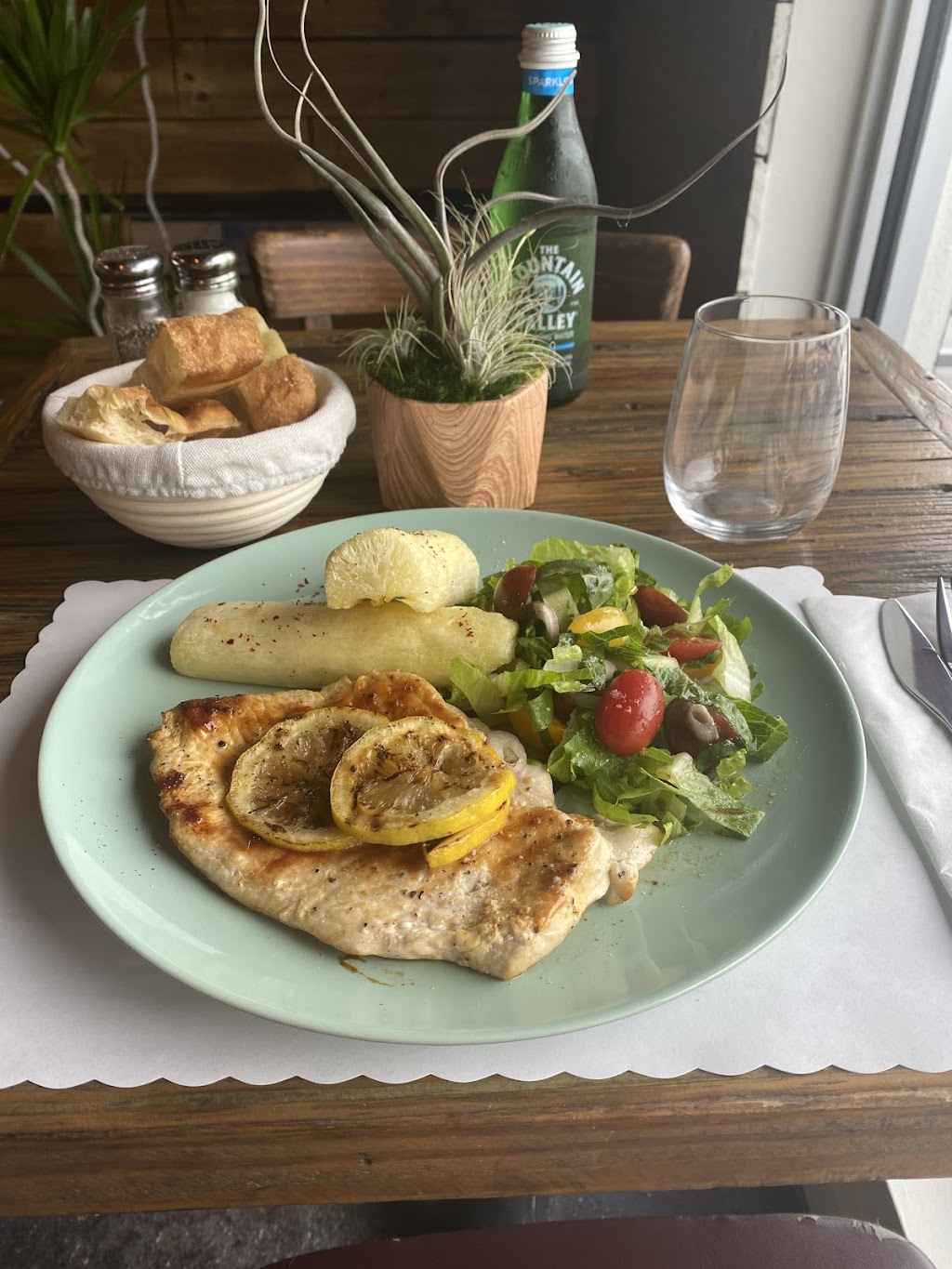 Almacen Central | restaurant | 7255 NE 4th Ave # 111, Miami, FL 33138, USA | 6462816982 OR +1 646-281-6982