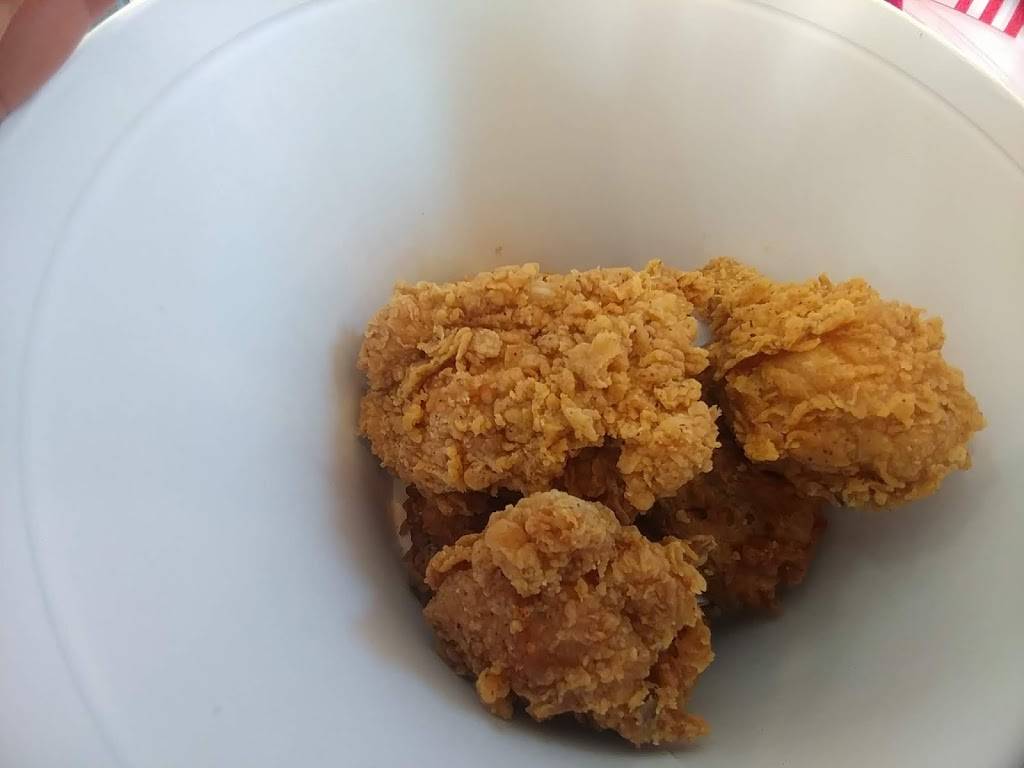 KFC | restaurant | 1300 E Ontario Ave, Corona, CA 92881, USA | 9512795321 OR +1 951-279-5321