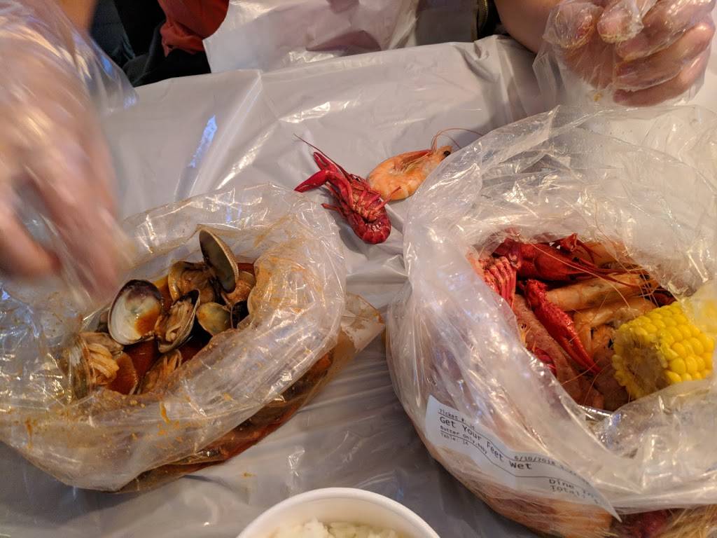 Hot n Juicy Crawfish | restaurant | 243 W 14th St, New York, NY 10011, USA | 6466829492 OR +1 646-682-9492