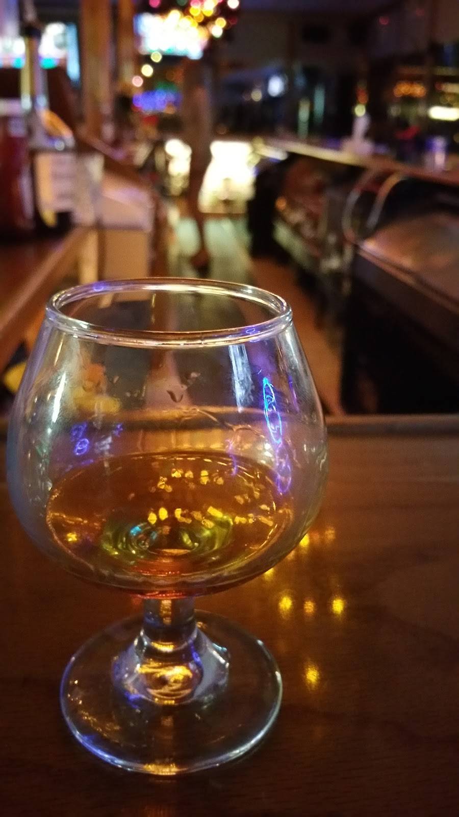 Charlottes Bar & Grill | restaurant | 6000 W Gunnison St, Chicago, IL 60630, USA | 7737753616 OR +1 773-775-3616