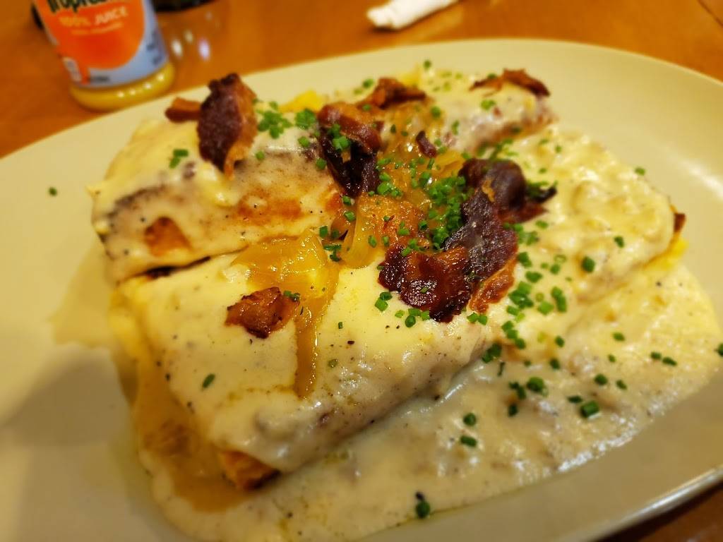 The Distrikt Biskuit House | restaurant | 9103 E 39th St, Kansas City, MO 64133, USA | 8167374794 OR +1 816-737-4794