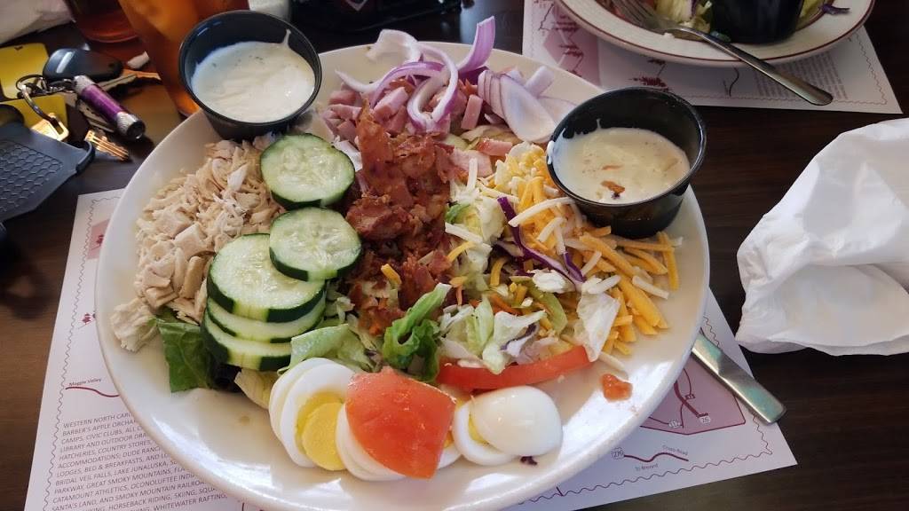 Clydes Restaurant | restaurant | 2107 S Main St, Waynesville, NC 28786, USA | 8284569135 OR +1 828-456-9135