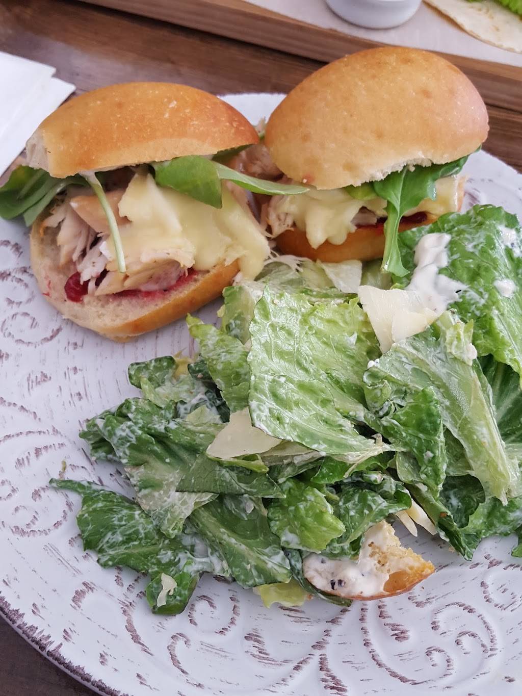 The Curly Willow Eatery | restaurant | 141 Pine St, Collingwood, ON L9Y 2L7, Canada | 7053151662 OR +1 705-315-1662