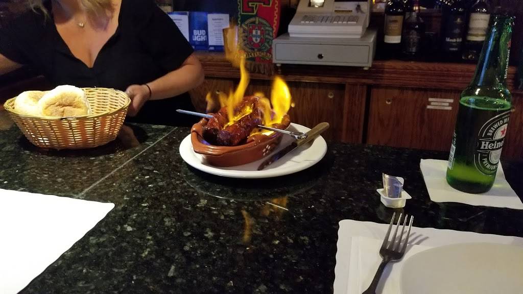 Friends Restaurant & Pub | restaurant | 350 Market St, Lowell, MA 01852, USA | 9784538285 OR +1 978-453-8285