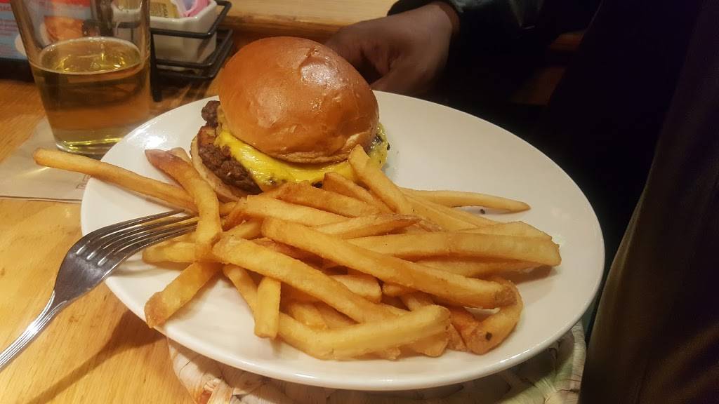 Applebees Grill + Bar | restaurant | 383 Springfield Ave, Newark, NJ 07103, USA | 9732423600 OR +1 973-242-3600