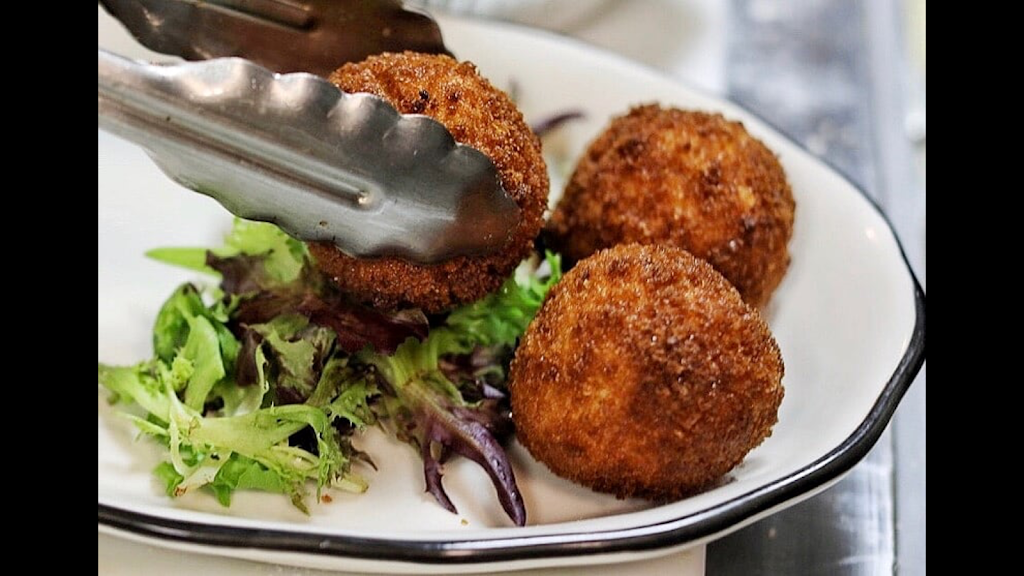 Speaks Clam Bar - Italian Seafood - Lakewood Ranch | restaurant | 8764 E State Rd 70, Lakewood Ranch, FL 34202, USA | 9412327646 OR +1 941-232-7646