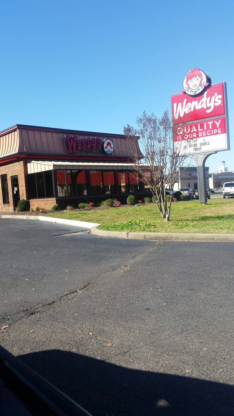 Wendys | restaurant | 819 Paris Rd, Mayfield, KY 42066, USA | 2702474122 OR +1 270-247-4122