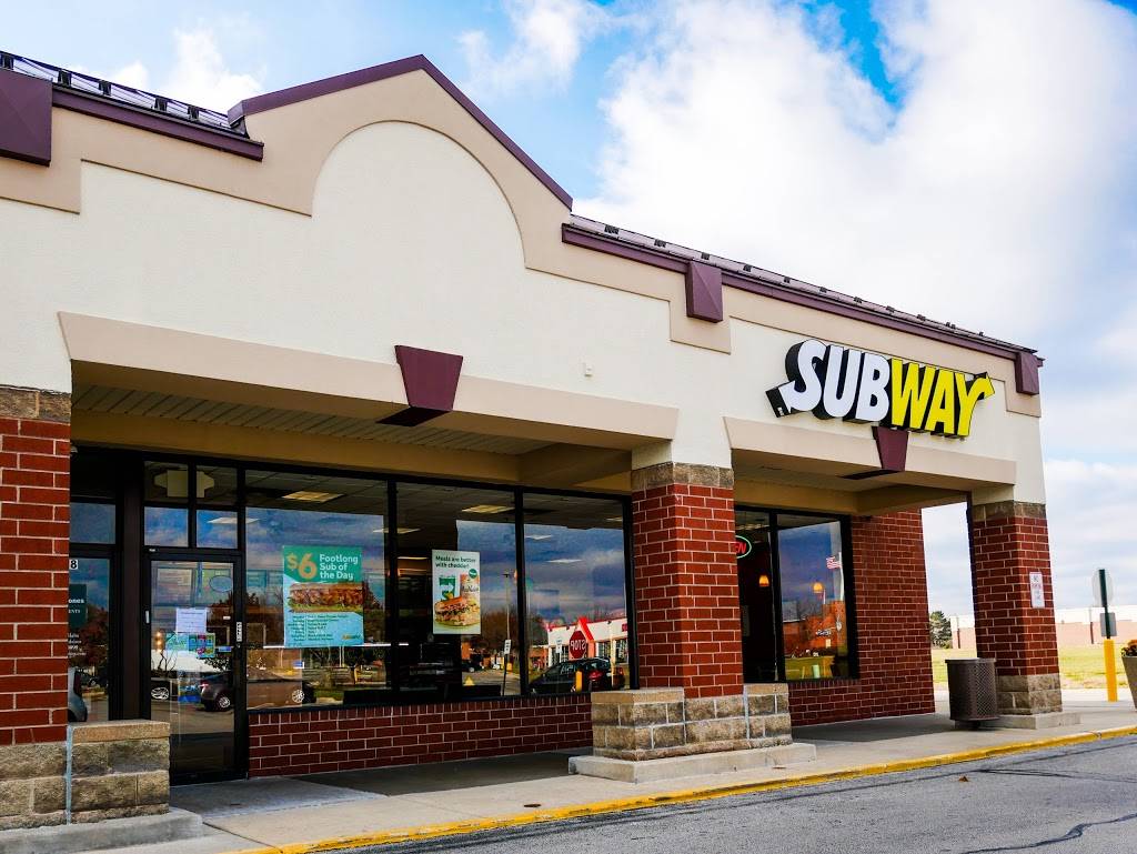 Subway Restaurants | restaurant | 812 Army Trail Rd, Carol Stream, IL 60188, USA | 6303727827 OR +1 630-372-7827