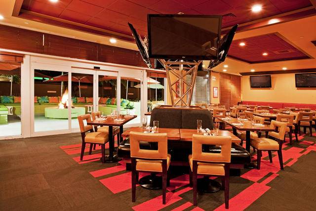 Runway Grill | restaurant | inside Holiday Inn, 8009 15th St E, Sarasota, FL 34243, USA | 9413559000 OR +1 941-355-9000