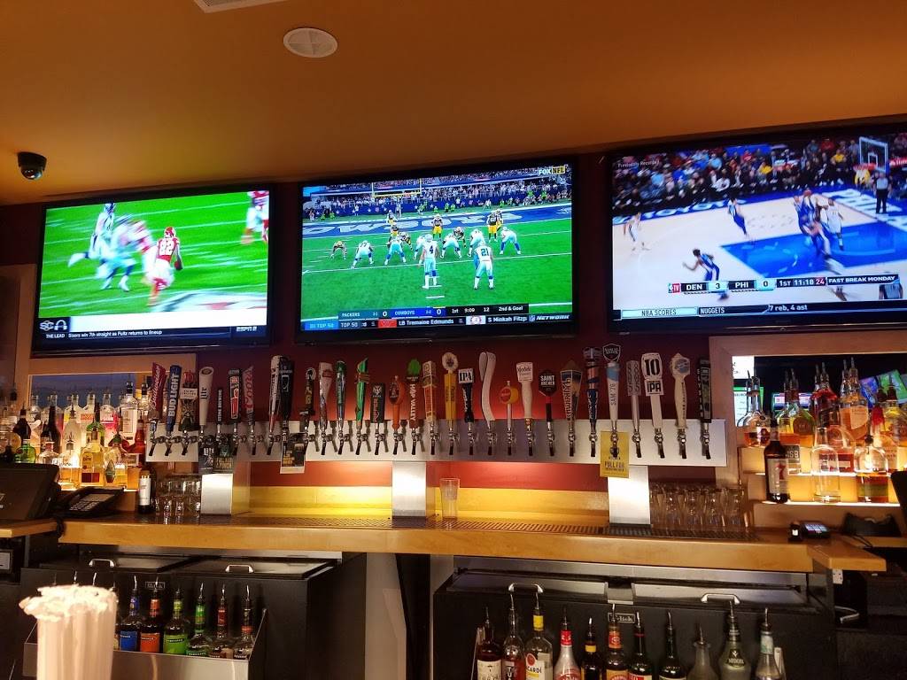 Buffalo Wild Wings | meal takeaway | 17020 Twin Lakes Ave, Marysville, WA 98270, USA | 3606525349 OR +1 360-652-5349