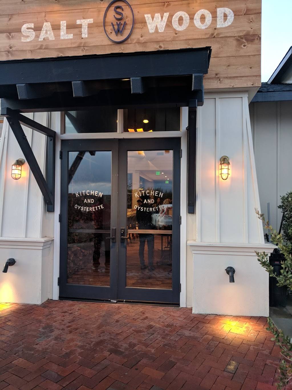 Salt Wood Kitchen and Oysterette | restaurant | 3295 Dunes Dr, Marina, CA 93933, USA | 8318835535 OR +1 831-883-5535