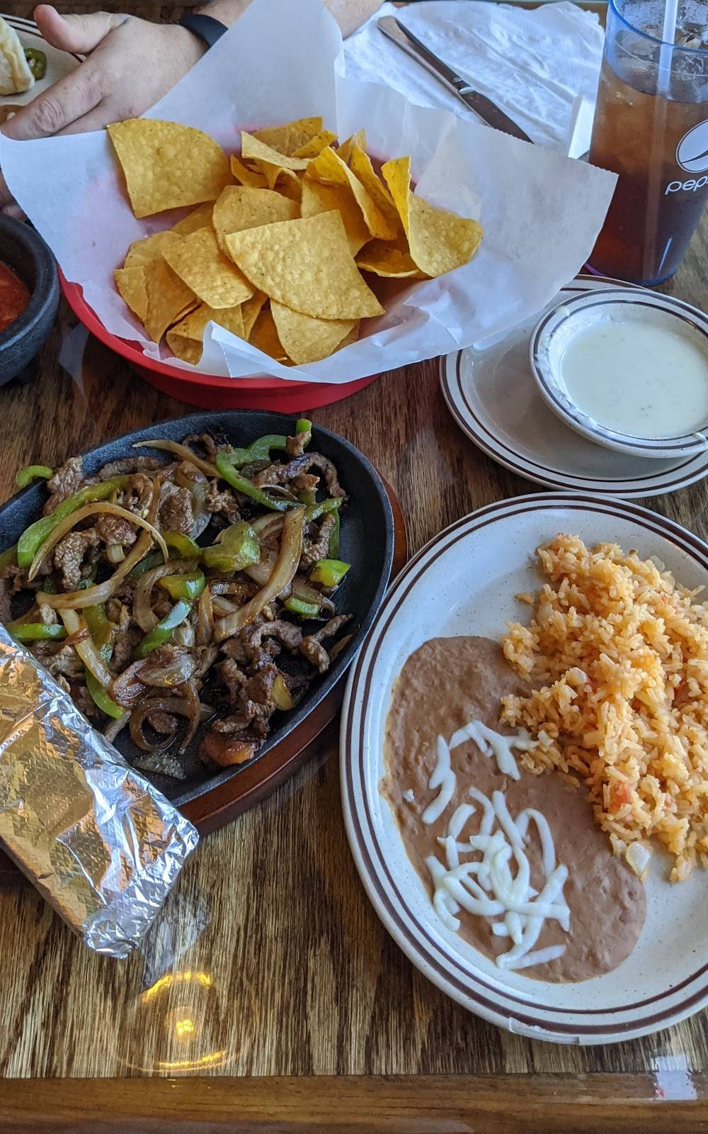 Guacamole Grill | restaurant | 506 Knox Square Dr, Galesburg, IL 61401, USA | 3099734101 OR +1 309-973-4101