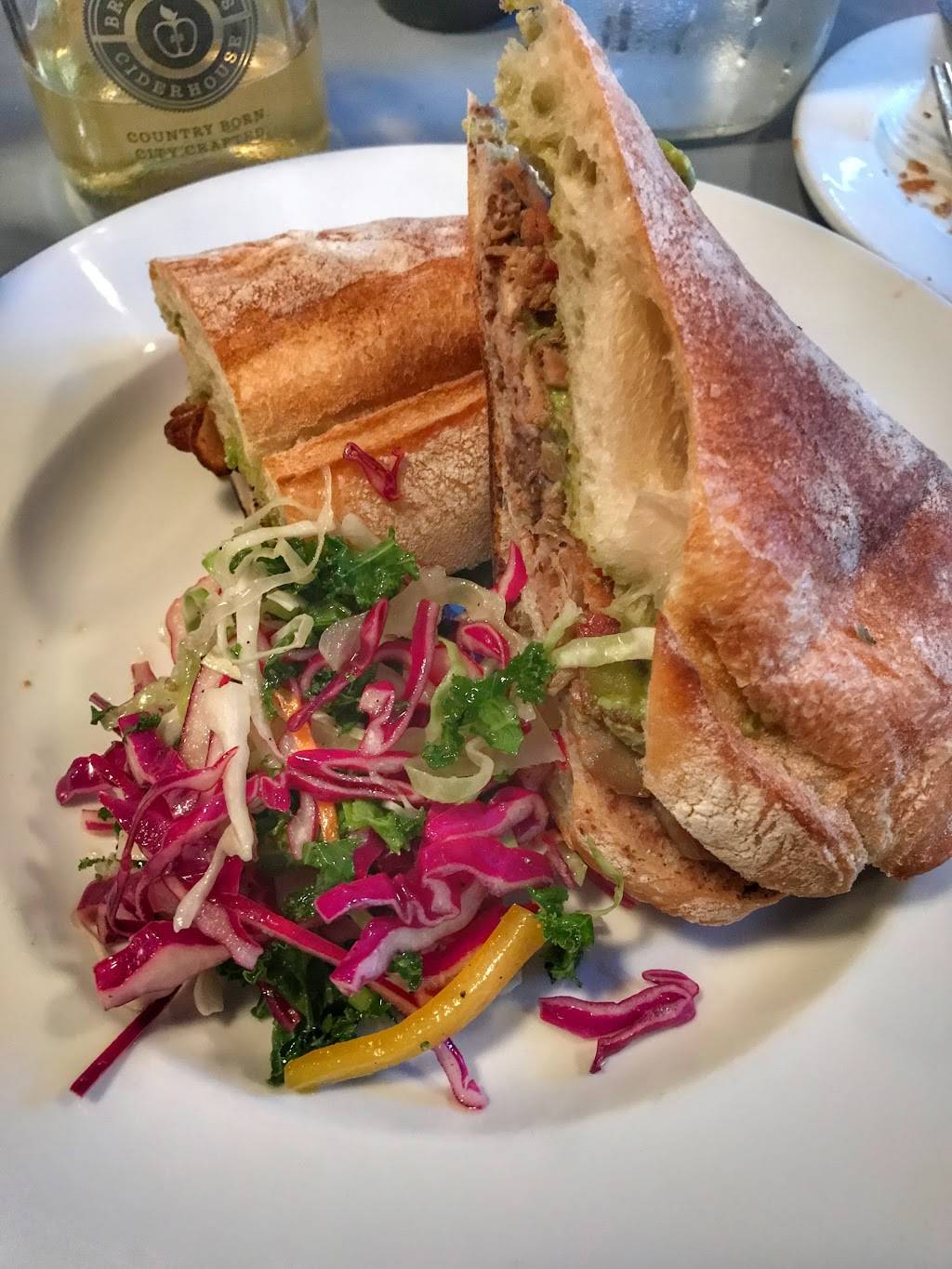 Brooklyn Tavern | restaurant | 1097 Queen St E, Toronto, ON M4M 1K7, Canada | 4169011177 OR +1 416-901-1177