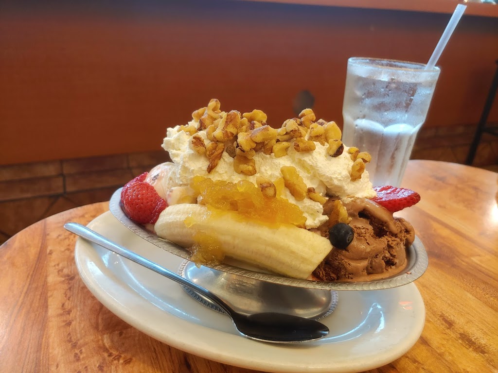 Itgens Restaurant & Ice Cream Parlour | restaurant | 211 Rockaway Ave, Valley Stream, NY 11580, USA | 5168257444 OR +1 516-825-7444