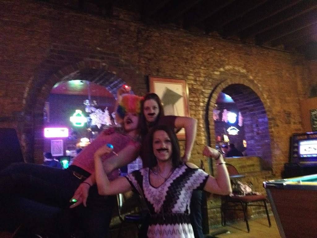 Don & Pennys Restaurant | restaurant | 306 State St, Alton, IL 62002, USA | 6184659823 OR +1 618-465-9823