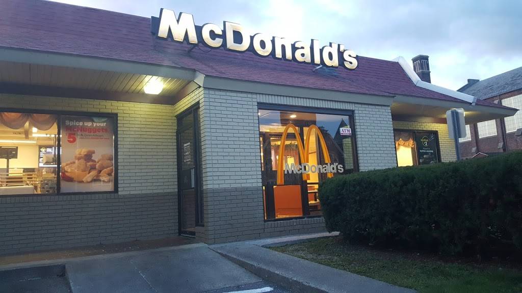 McDonalds | cafe | 2 Commercial St, Adams, MA 01220, USA | 4137434678 OR +1 413-743-4678
