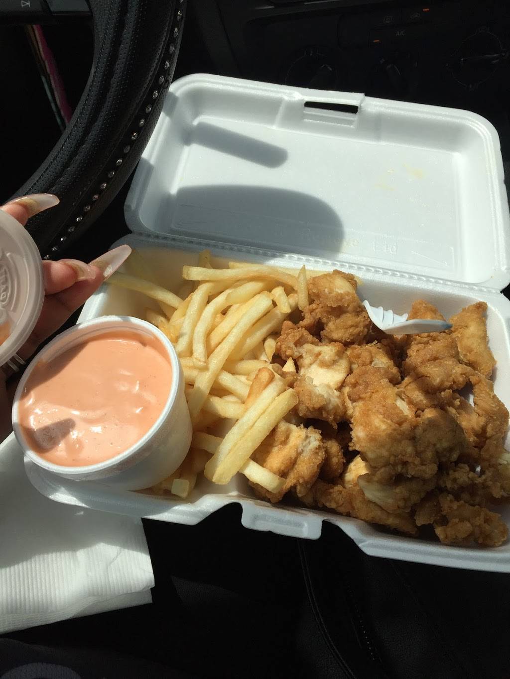 Chicken Box Restaurant | restaurant | 3000 3rd Ave, Richmond, VA 23222, USA | 8042282442 OR +1 804-228-2442