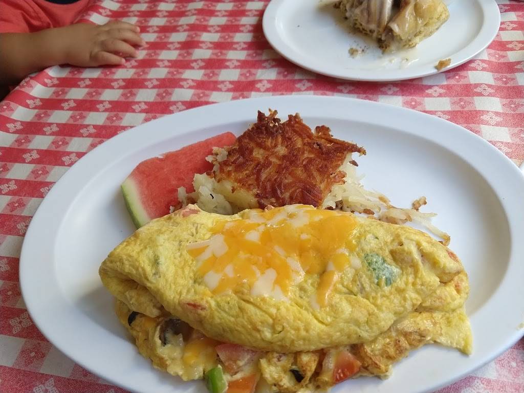 Ellens Danish Pancake House | restaurant | 272 Ave Of The Flags, Buellton, CA 93427, USA | 8056885312 OR +1 805-688-5312