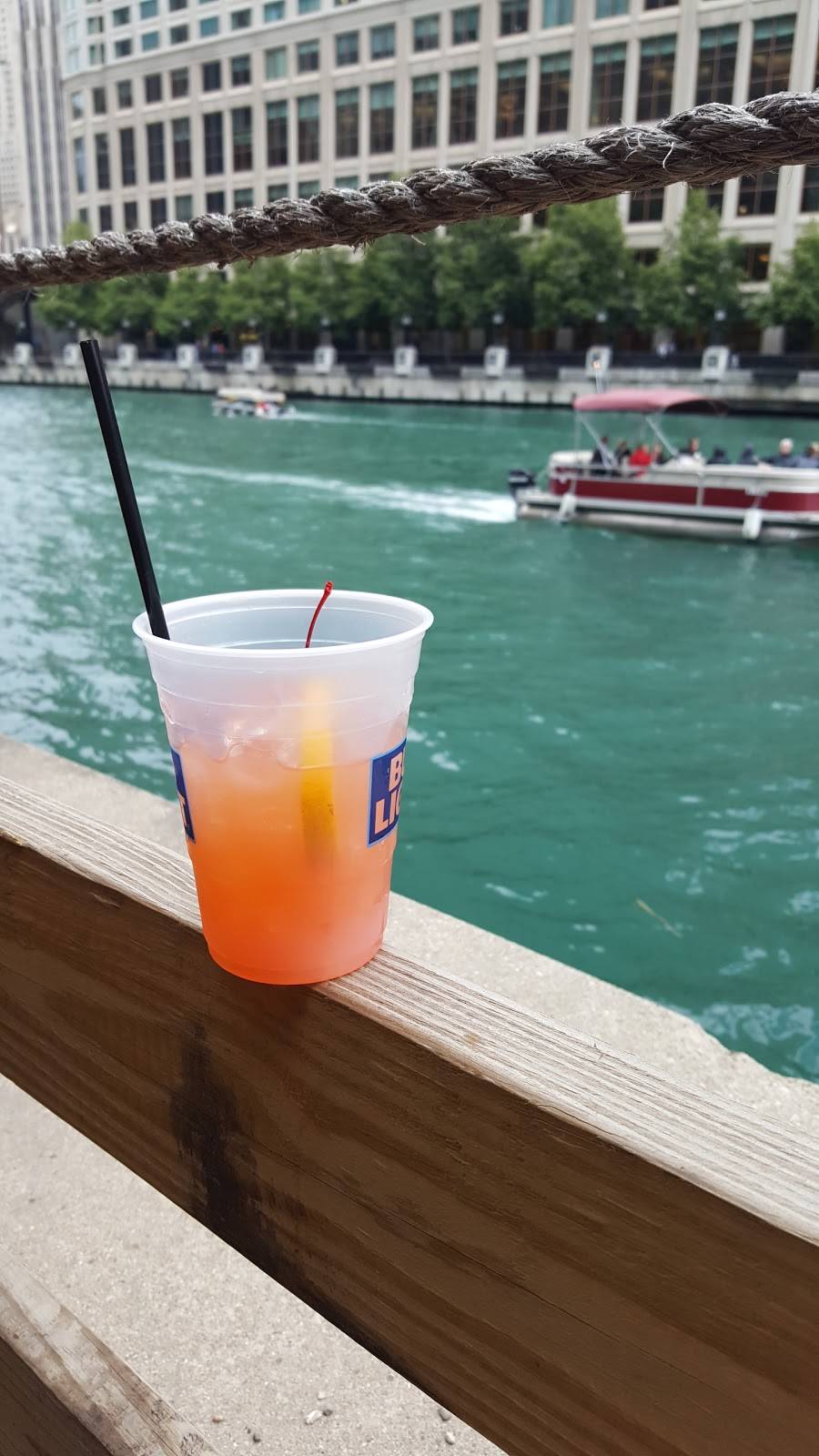 Island Party Hut | restaurant | 355 Chicago Riverwalk, Chicago, IL 60601, USA | 3126000488 OR +1 312-600-0488