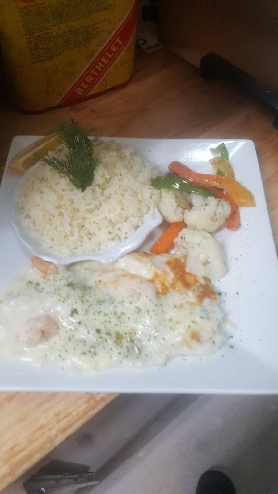 Restaurant Salvatore | restaurant | 1376 Avenue Bourgogne, Chambly, QC J3L 1Y3, Canada | 4504034473 OR +1 450-403-4473