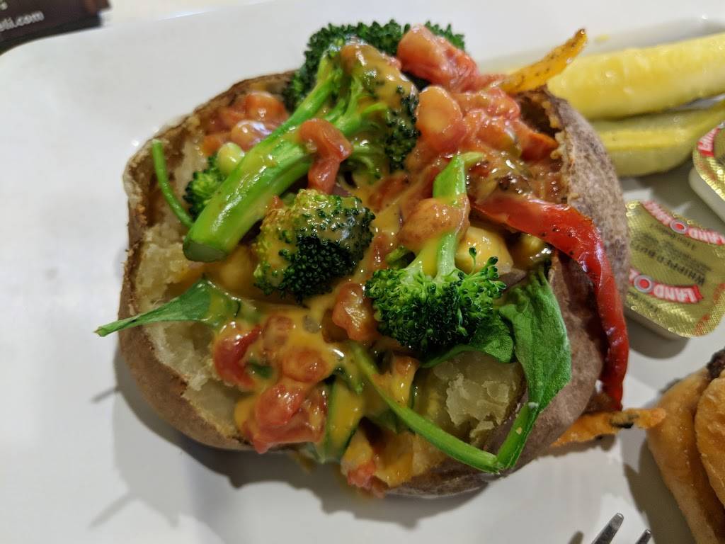 McAlisters Deli | restaurant | 2910 NW Cache Rd, Lawton, OK 73505, USA | 5802483354 OR +1 580-248-3354