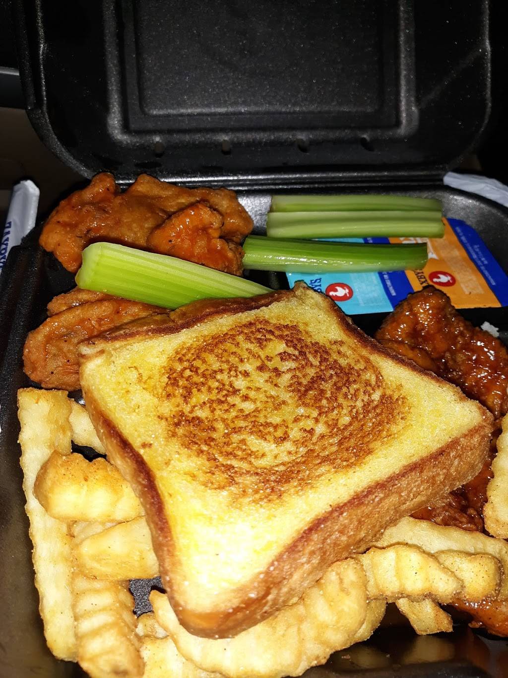 Zaxbys | restaurant | 928 E Semoran Blvd, Apopka, FL 32703, USA | 4075834528 OR +1 407-583-4528