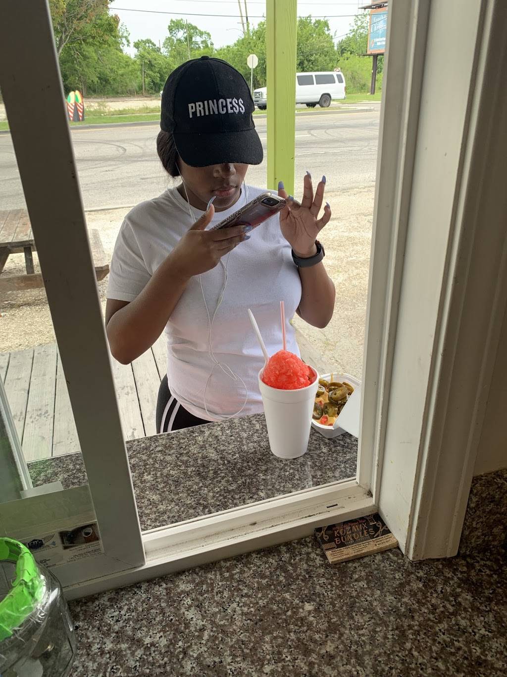 Main Attractions Snowballs | restaurant | 8346 Chef Menteur Hwy suite b, New Orleans, LA 70126, USA | 5049821880 OR +1 504-982-1880