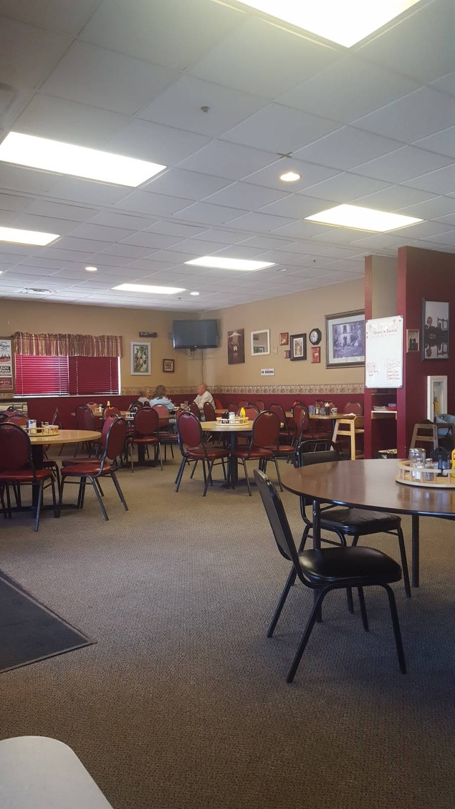 Creekside Cafe & Pizzeria | restaurant | 180 W 5th St, Rush City, MN 55069, USA | 3203581411 OR +1 320-358-1411