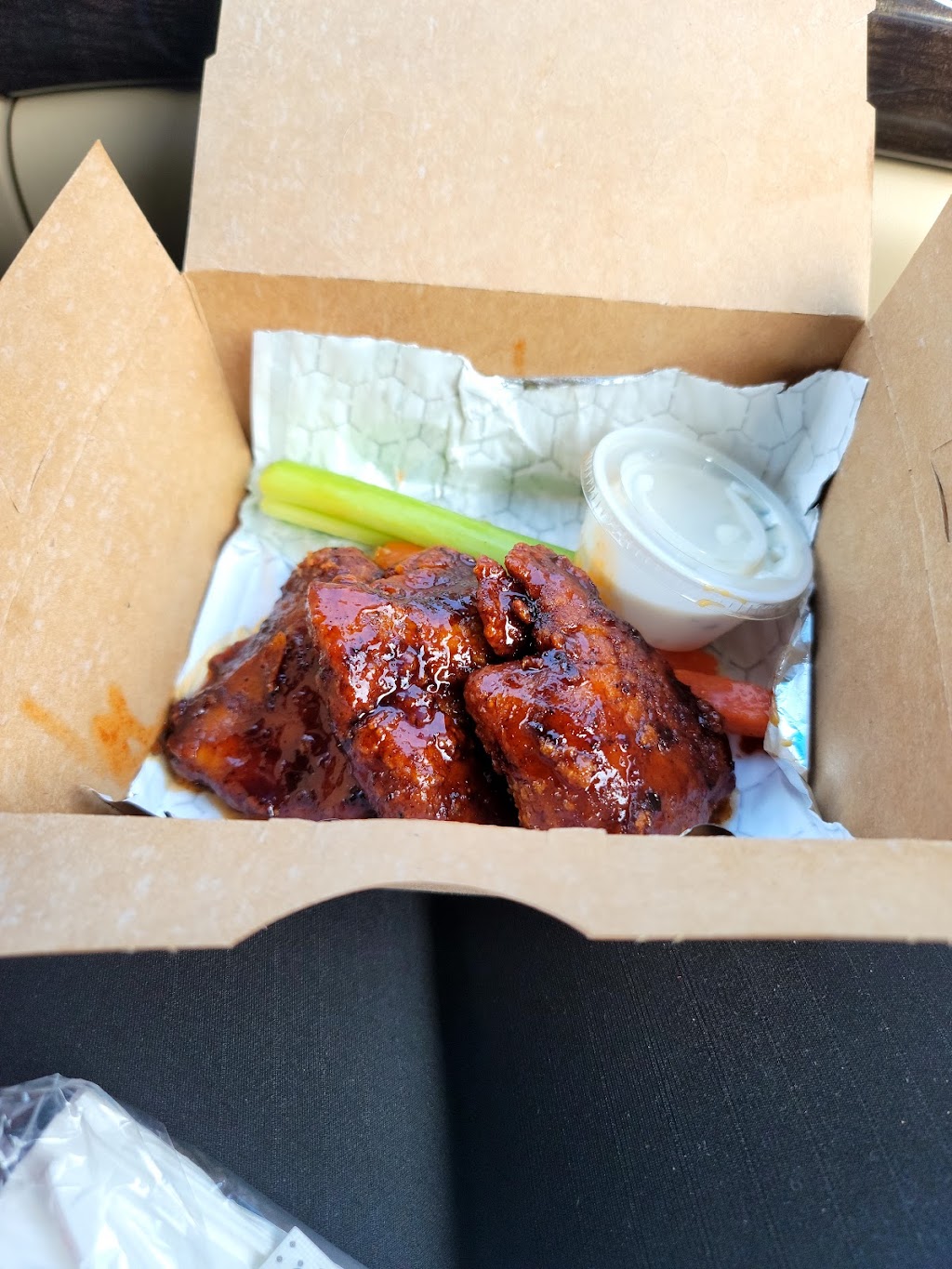 B.A.D Wingz | restaurant | 520 N 4th St, Minneapolis, MN 55401, USA | 6125455059 OR +1 612-545-5059